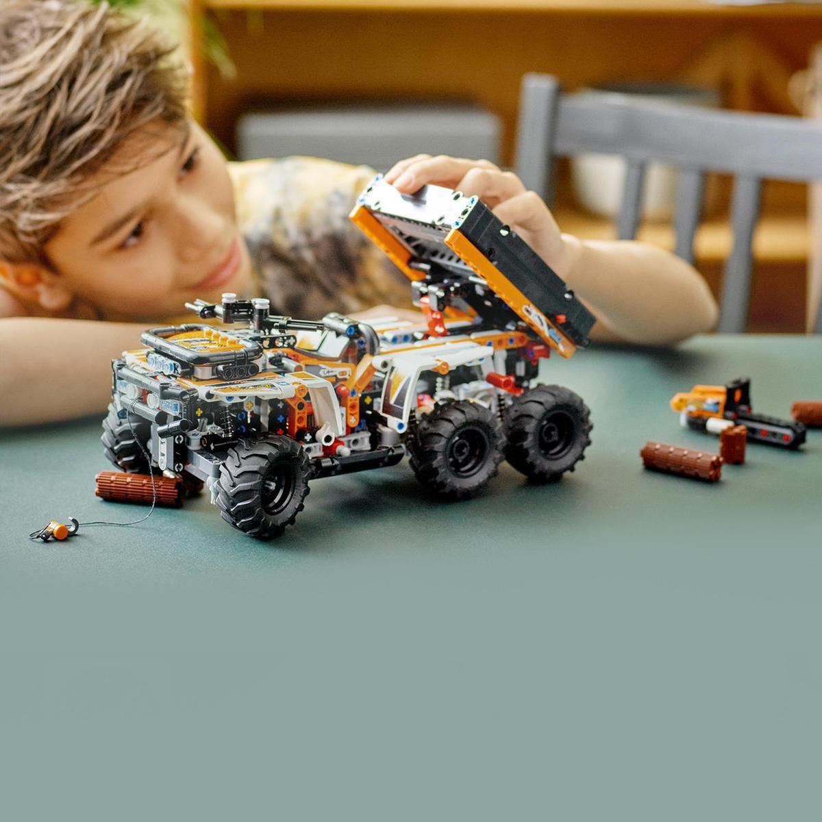 LEGO Technic - Veículo todo-terreno - 42139 | LEGO DC SUPER HEROES | Loja  de brinquedos e videojogos Online Toysrus